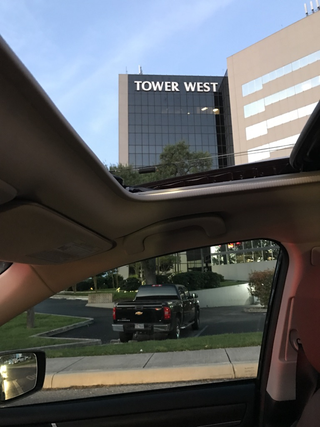 Neither of my cars have sun roof so while my Forester was getting it’s engine replacement I played with the one in the loaner Outback 3.6R Touring quite a bit.